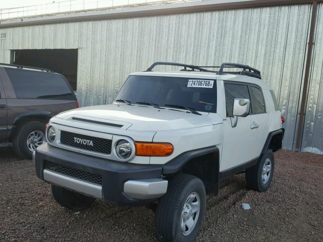 JTEBU4BF4AK085271 - 2010 TOYOTA FJ CRUISER WHITE photo 2