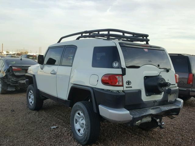 JTEBU4BF4AK085271 - 2010 TOYOTA FJ CRUISER WHITE photo 3