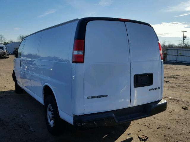 1GCGG29U061190249 - 2006 CHEVROLET EXPRESS G2 WHITE photo 3