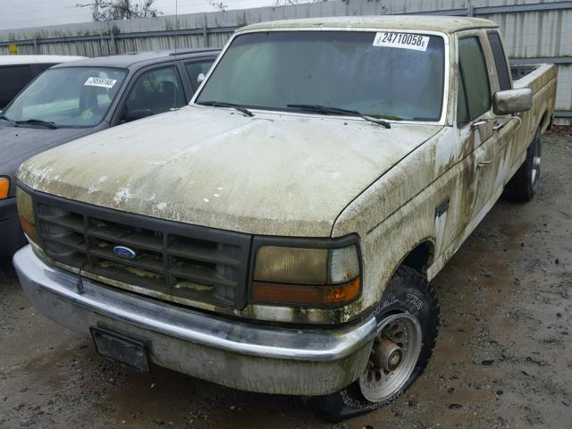 1FTHX25M7PKA49023 - 1993 FORD F250 WHITE photo 2