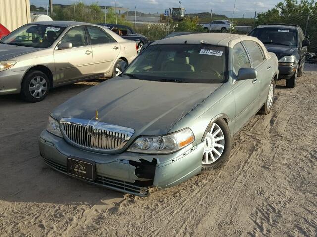 1LNHM81W15Y654230 - 2005 LINCOLN TOWN CAR S GREEN photo 2