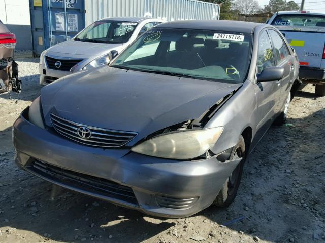 4T1BE32K85U990272 - 2005 TOYOTA CAMRY LE GRAY photo 2