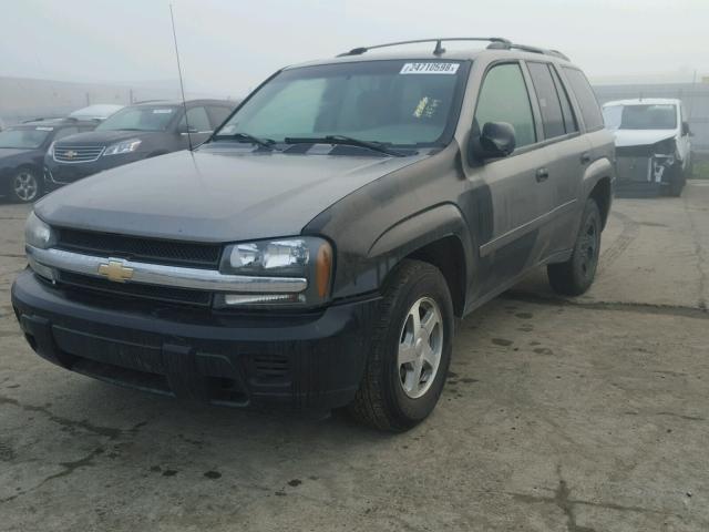 1GNDT13S462103115 - 2006 CHEVROLET TRAILBLAZE SILVER photo 2