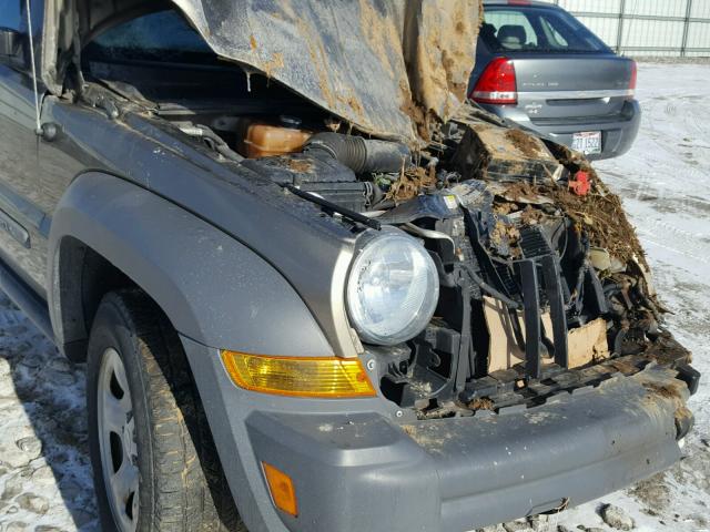 1J4GL48K75W547364 - 2005 JEEP LIBERTY SP BEIGE photo 9