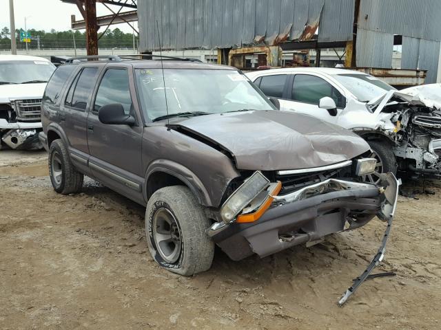 1GNDT13W8W2140624 - 1998 CHEVROLET BLAZER BROWN photo 1