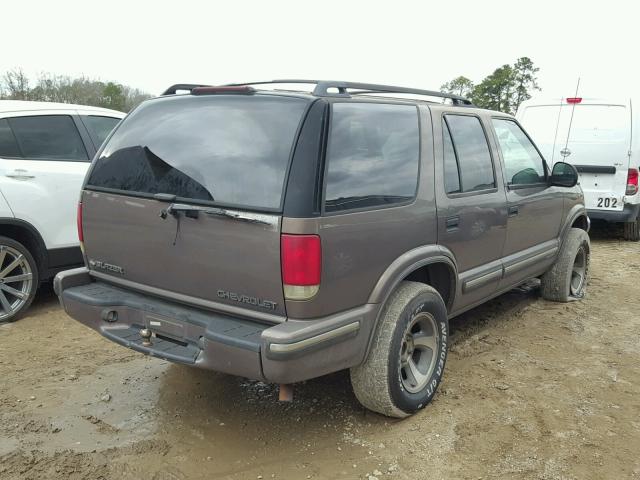 1GNDT13W8W2140624 - 1998 CHEVROLET BLAZER BROWN photo 4