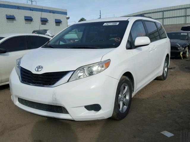 5TDKK3DC8BS010123 - 2011 TOYOTA SIENNA LE WHITE photo 2