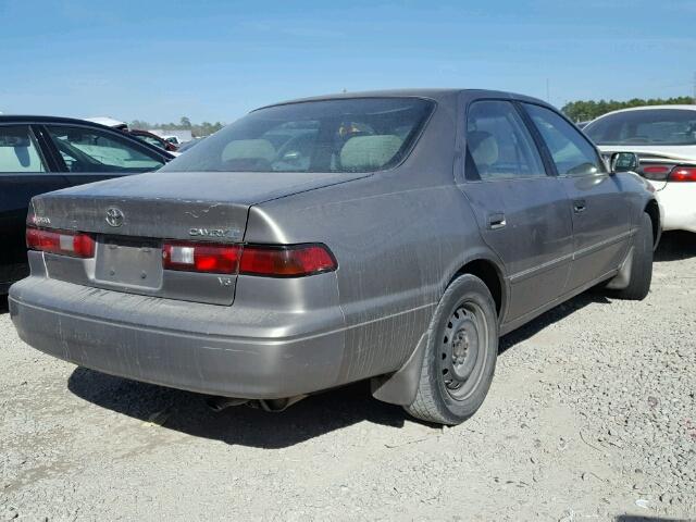 4T1BF22KXWU073620 - 1998 TOYOTA CAMRY CE GOLD photo 4