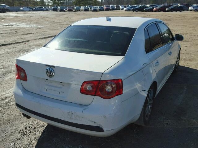 3VWSF71K15M636380 - 2005 VOLKSWAGEN NEW JETTA WHITE photo 4