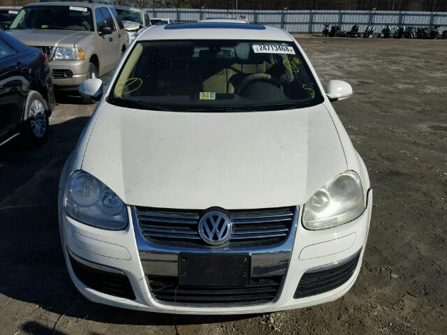 3VWSF71K15M636380 - 2005 VOLKSWAGEN NEW JETTA WHITE photo 9