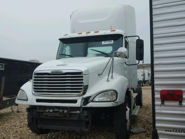 1FUJA6CK19DAH8723 - 2009 FREIGHTLINER CONVENTION WHITE photo 2