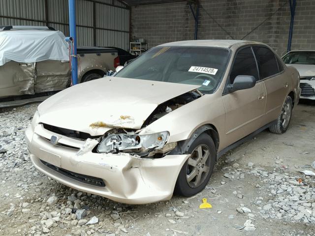 1HGCG5674YA108025 - 2000 HONDA ACCORD SE GOLD photo 2