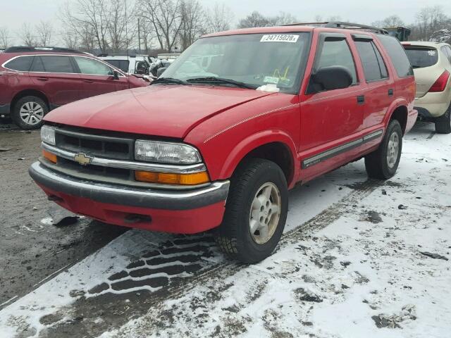 1GNDT13W3Y2274508 - 2000 CHEVROLET BLAZER RED photo 2