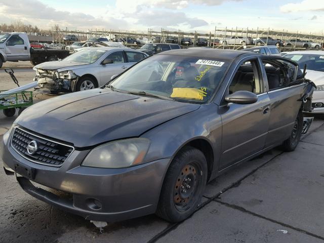 1N4AL11D85C265845 - 2005 NISSAN ALTIMA S GRAY photo 2