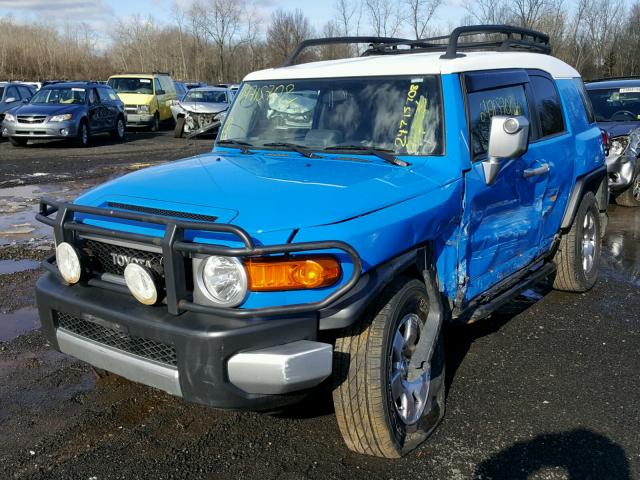 JTEBU11F570075482 - 2007 TOYOTA FJ CRUISER BLUE photo 2