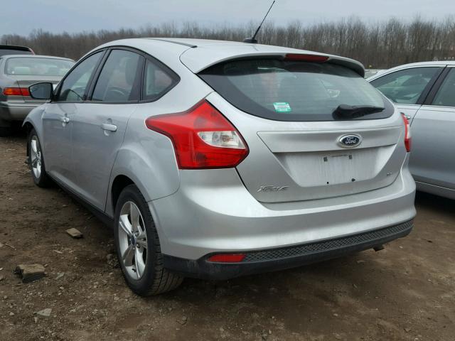 1FAHP3K23CL195048 - 2012 FORD FOCUS SE SILVER photo 3