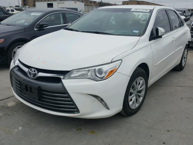 4T4BF1FK6GR569039 - 2016 TOYOTA CAMRY LE WHITE photo 2