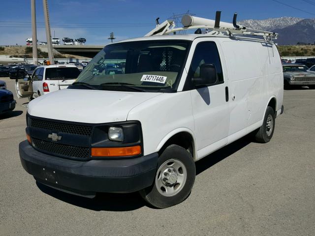 1GCGG25V861179806 - 2006 CHEVROLET EXPRESS G2 WHITE photo 2