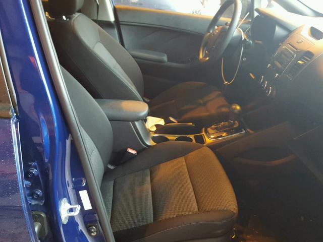 3KPFK4A79HE083552 - 2017 KIA FORTE LX BLUE photo 5