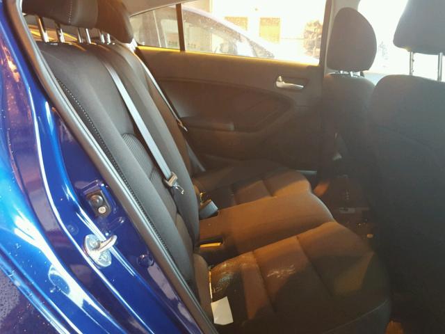 3KPFK4A79HE083552 - 2017 KIA FORTE LX BLUE photo 6