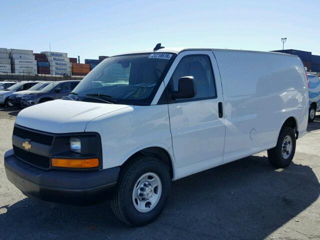 1GCWGAFF6G1225096 - 2016 CHEVROLET EXPRESS G2 WHITE photo 2