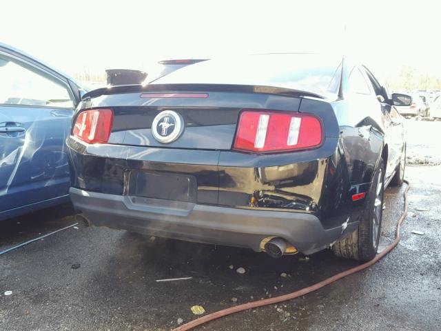 1ZVBP8AM3B5146321 - 2011 FORD MUSTANG BLACK photo 4