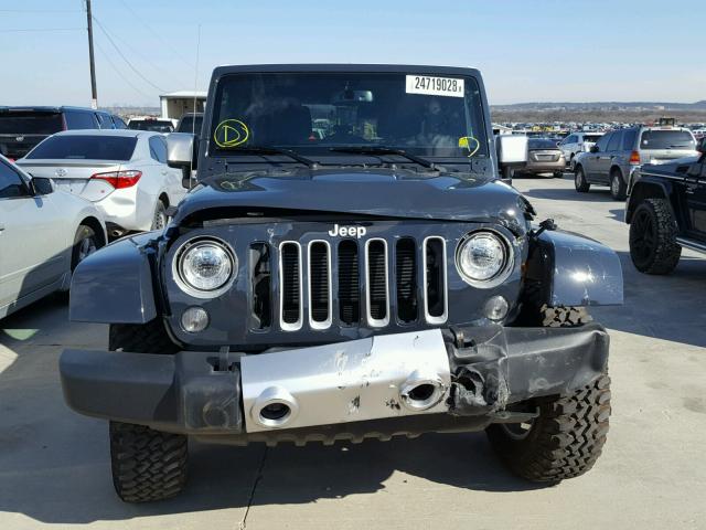 1C4BJWEG5HL631383 - 2017 JEEP WRANGLER U GRAY photo 9