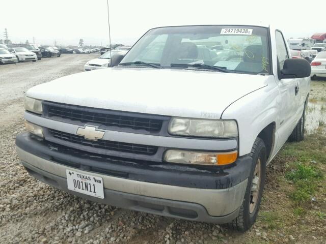 1GCEC14VX2Z145165 - 2002 CHEVROLET SILVERADO WHITE photo 2