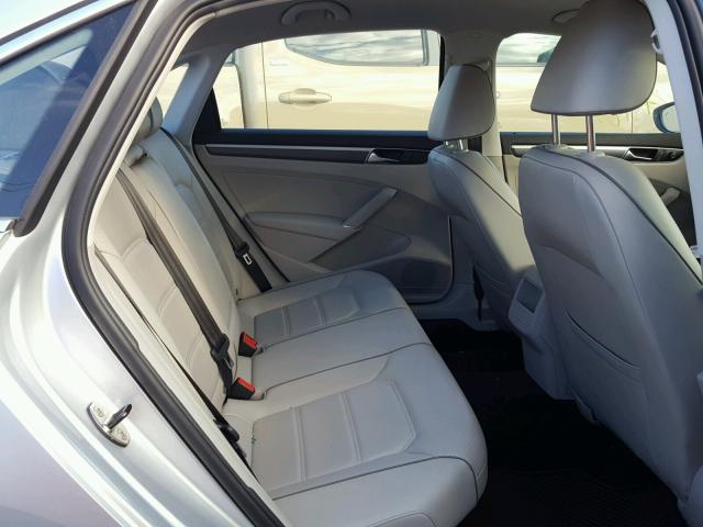 1VWDT7A36HC077232 - 2017 VOLKSWAGEN PASSAT R-L SILVER photo 6