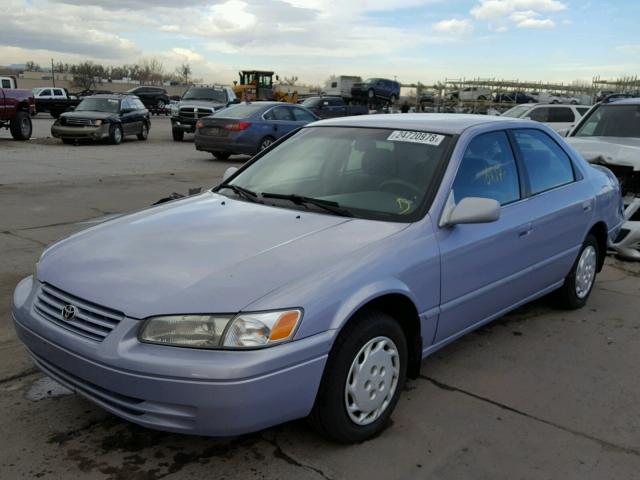 4T1BG22K2VU009549 - 1997 TOYOTA CAMRY CE BLUE photo 2