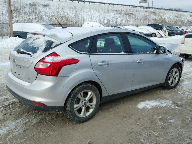 1FAHP3K25CL289514 - 2012 FORD FOCUS SE SILVER photo 4