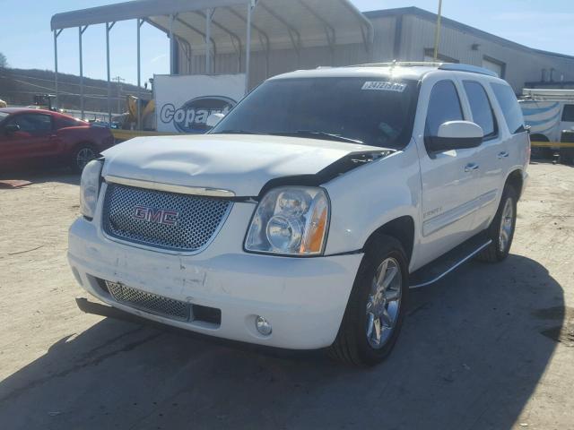 1GKFK638X7J385861 - 2007 GMC YUKON DENA WHITE photo 2