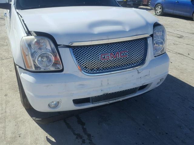 1GKFK638X7J385861 - 2007 GMC YUKON DENA WHITE photo 9