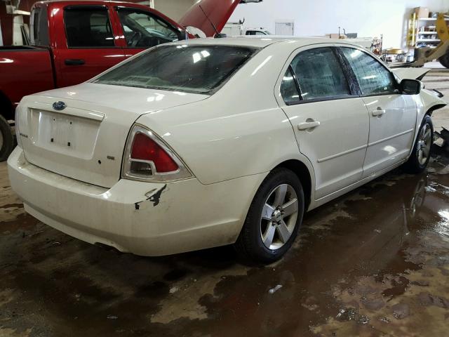 3FAHP07Z78R114257 - 2008 FORD FUSION SE WHITE photo 4