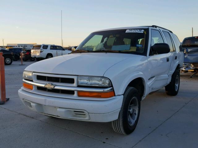 1GNCS13W82K158596 - 2002 CHEVROLET BLAZER WHITE photo 2