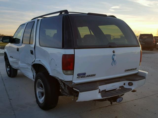 1GNCS13W82K158596 - 2002 CHEVROLET BLAZER WHITE photo 3