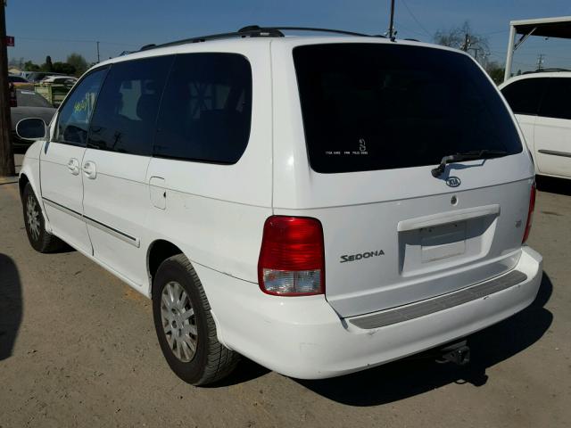 KNDUP131026210105 - 2002 KIA SEDONA EX WHITE photo 3