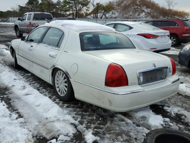 1LNHM81W03Y672277 - 2003 LINCOLN TOWN CAR E WHITE photo 3