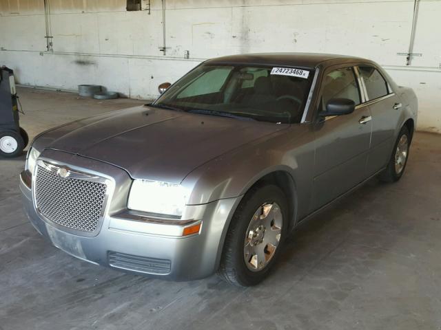 2C3KA43R06H269888 - 2006 CHRYSLER 300 SILVER photo 2