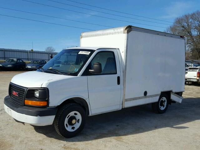 1GDGG31V151901817 - 2005 GMC SAVANA CUT WHITE photo 2