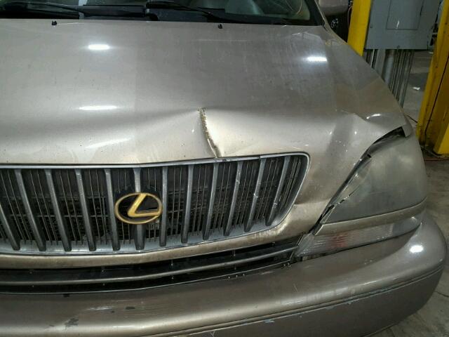 JT6HF10U4Y0137178 - 2000 LEXUS RX 300 GOLD photo 9