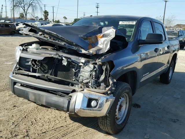 5TFEY5F10FX183539 - 2015 TOYOTA TUNDRA CRE GRAY photo 2