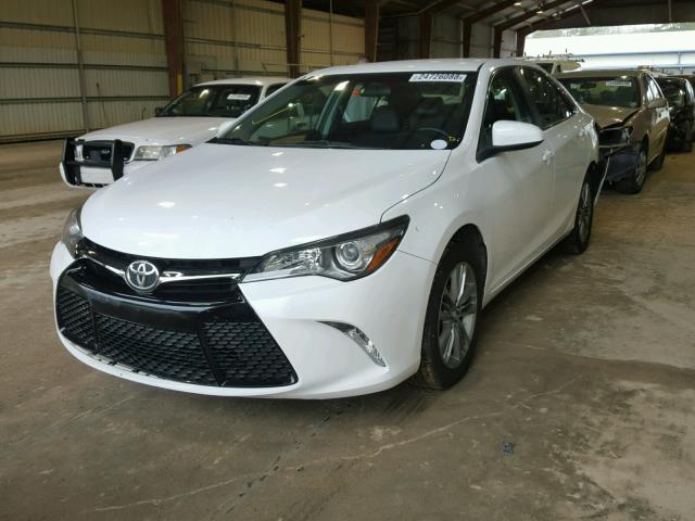 4T1BF1FKXFU104031 - 2015 TOYOTA CAMRY LE WHITE photo 2