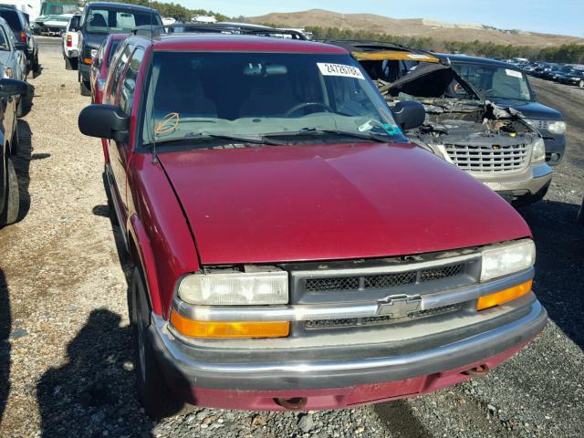 1GNDT13W6YK121038 - 2000 CHEVROLET BLAZER RED photo 1