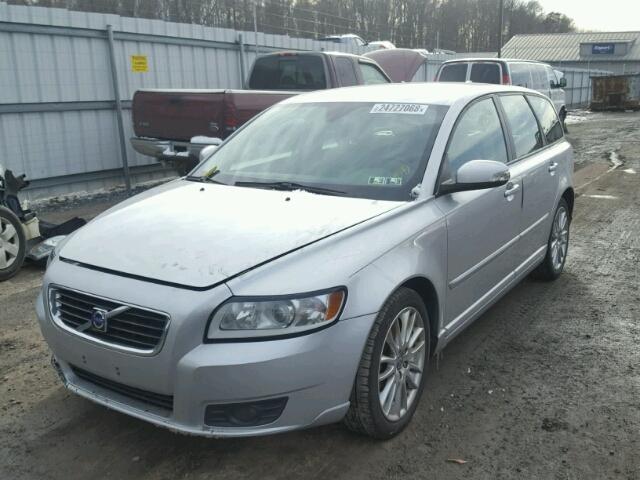 YV1382MW2A2533242 - 2010 VOLVO V50 2.4I SILVER photo 2