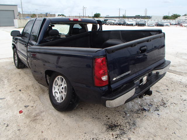 2GCEC19T761117863 - 2006 CHEVROLET SILVERADO BLUE photo 3