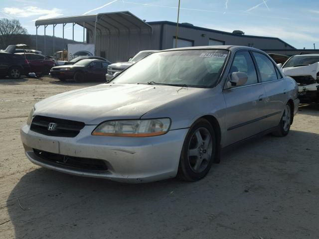 1HGCG5644XA093403 - 1999 HONDA ACCORD LX SILVER photo 2