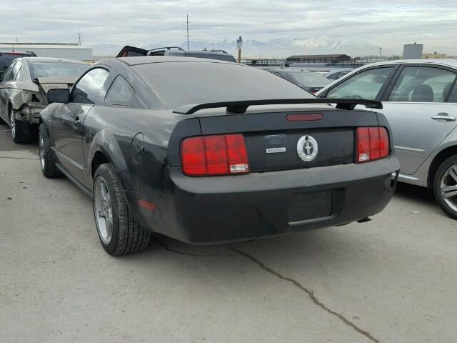 1ZVFT80N355198303 - 2005 FORD MUSTANG BLACK photo 3