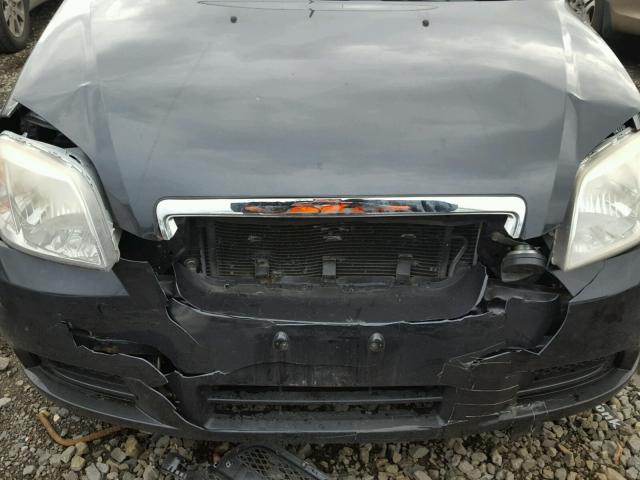 KL1TD56E79B393683 - 2009 CHEVROLET AVEO LS BLACK photo 9