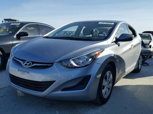 5NPDH4AE7GH705581 - 2016 HYUNDAI ELANTRA SE SILVER photo 2